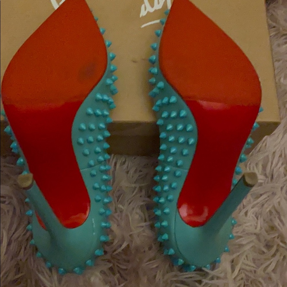 Christian Louboutin - Picture 2 of 4
